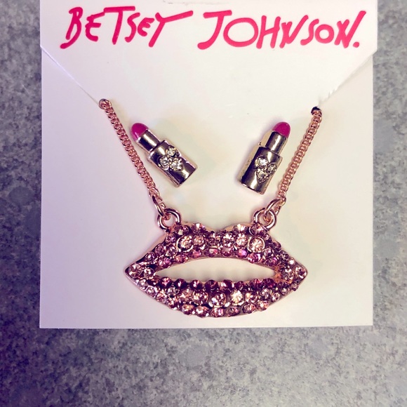 Betsey Johnson Rose Gold Tone Crystal Encrusted Lip Necklace & Lipstick Studs - Picture 4 of 10